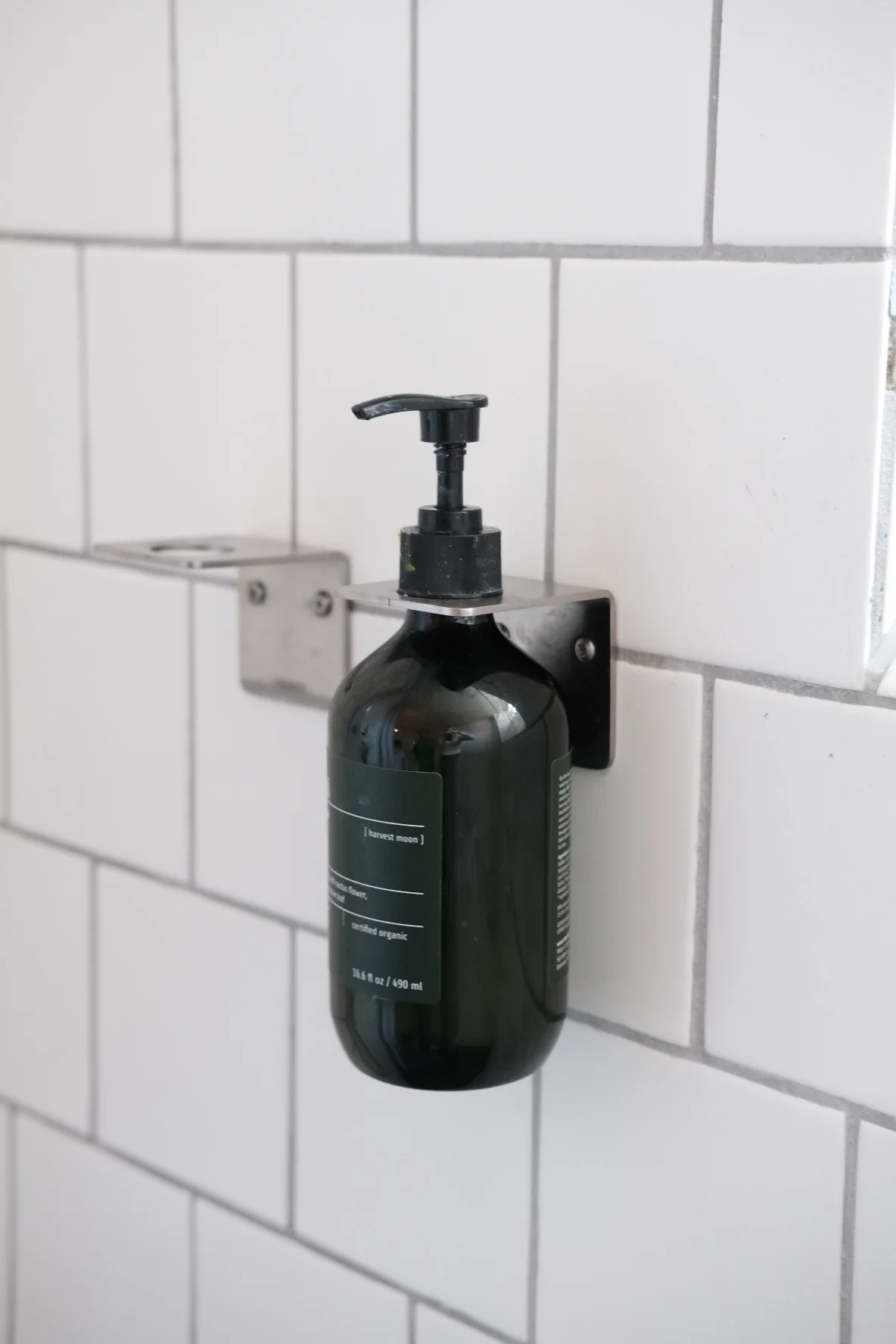 Vægophæng til sæbedispenser • Rustfrit Stål
