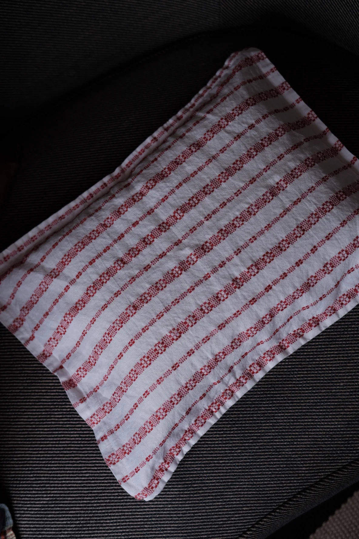 Pudevår • Hør • 30x40 cm • Broderie Rouge - Image 2